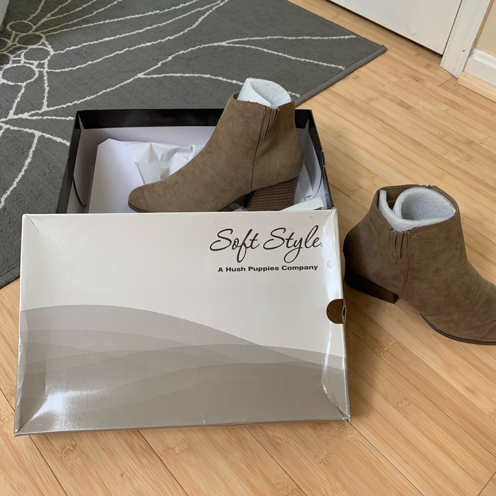 Hush Puppies tan bootie